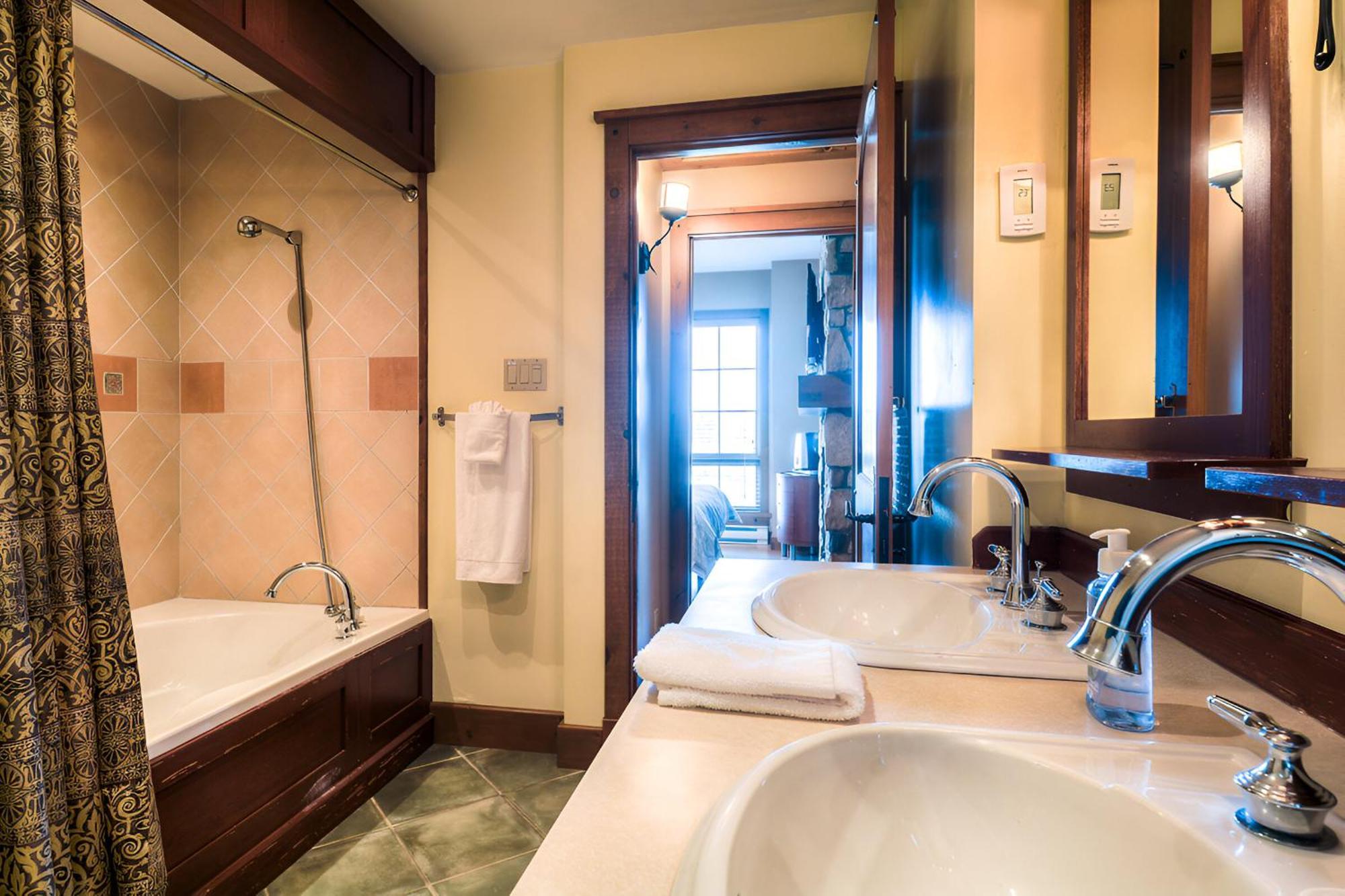 Luxurious Equinoxe Ski-In/Ski-Out Mont-Tremblant Luaran gambar