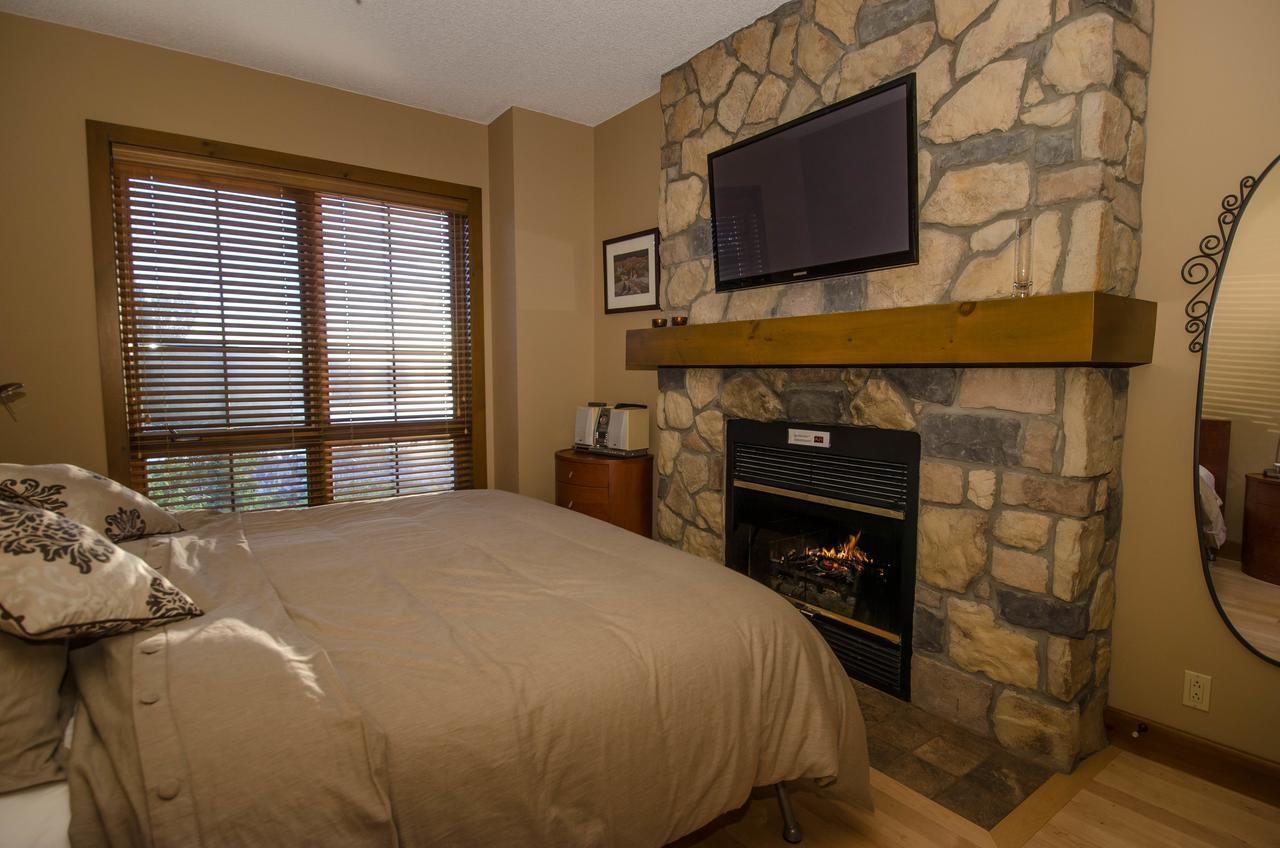Luxurious Equinoxe Ski-In/Ski-Out Mont-Tremblant Luaran gambar